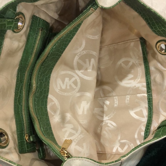 Michael Kors Med-Large Spring Bag 🌴 - Picture 5 of 8